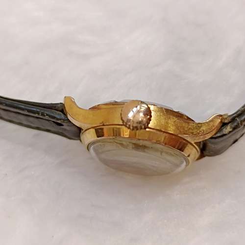 😜議價請移玉步No Bargain 😍 Vintage  swiss made「ESNIT」17jewels water proof