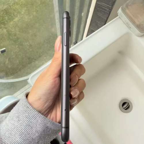 iPhone 11 128G 港行黑色，健康度100%，使用流暢
