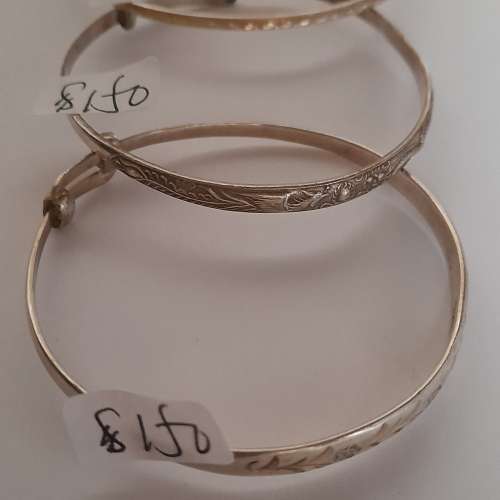 純銀手鐲，每隻價錢如照片顯示，兩隻起八折全部五隻七折。no.12.4.25