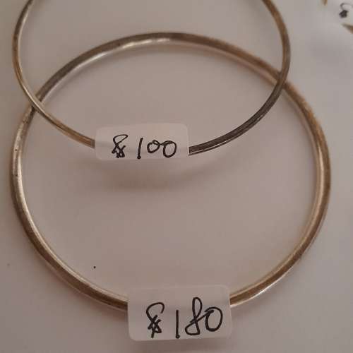 純銀手鐲，每隻價錢如照片顯示，兩隻起八折全部五隻七折。no.12.4.25