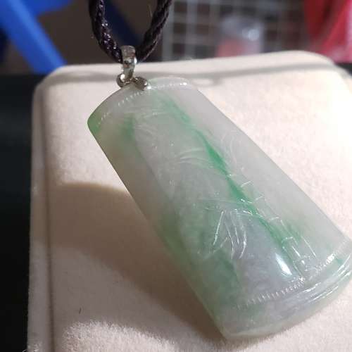 金絲種紫底翡翠