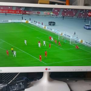 屯門良景輕鐵站交收 LG 24吋 LED 全高清數碼電視 連火牛遙控及底座