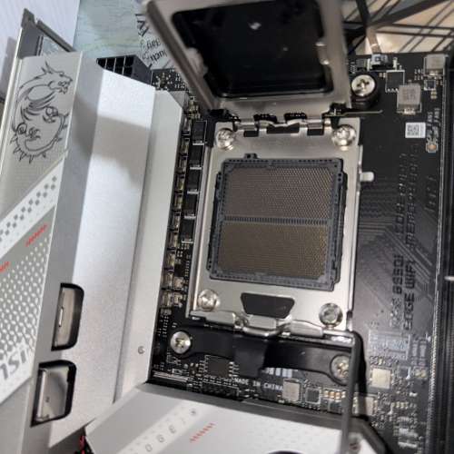 MSI B650 EDGE ITX 底板