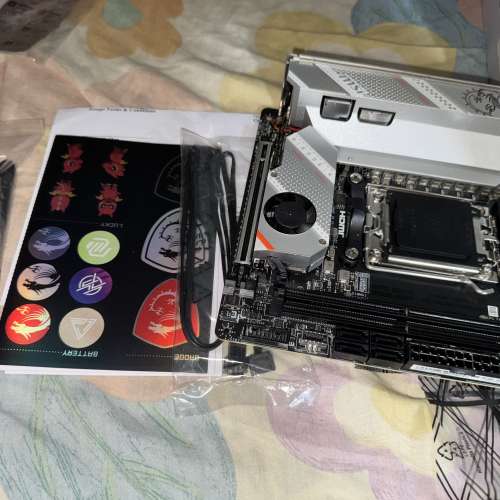 MSI B650 EDGE ITX 底板