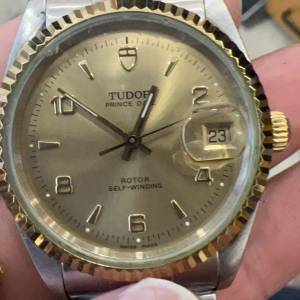 出售帝舵74033，表徑34mm。狗牙圈及表帶非原裝，其他全原裝，，每個4000到4500
