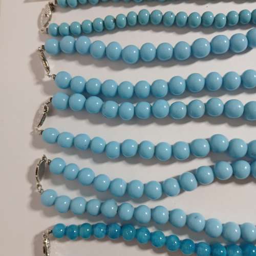 古舊 存貨，一手五條頸鏈，7至10mm16 /22 寸， 圓滑好水頭 ，不大清楚成份。 共售50...