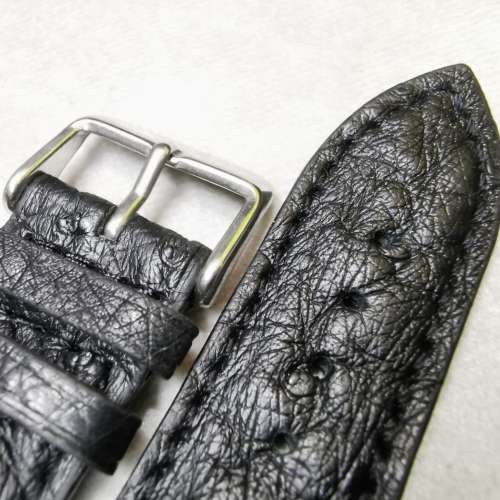 鴕鳥皮黑色有孔紋手工錶帶-扣位22mm