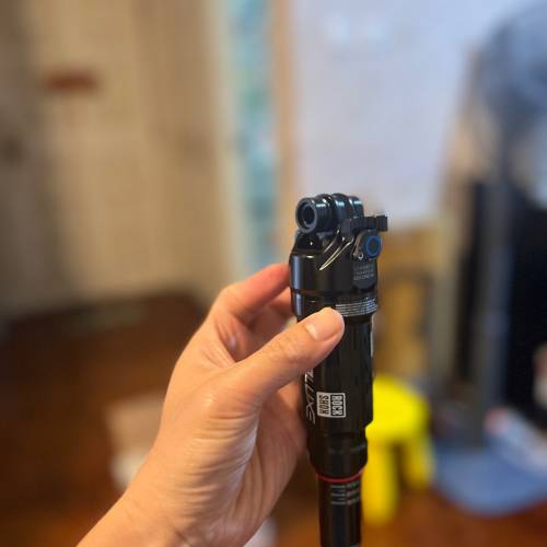RockShox SIDLuxe ULTIMATE尾震