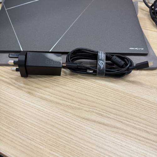 ASUS Zenbook S 16 (UM5606)