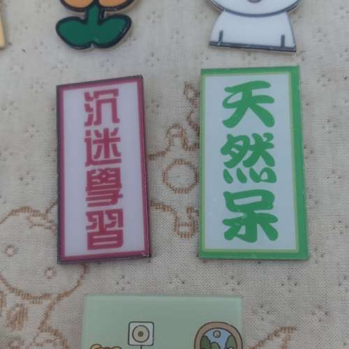 全新卡通襟章 徽章 掛飾 胸針 別針 胸章 扣章 襟針 扣針 Pins