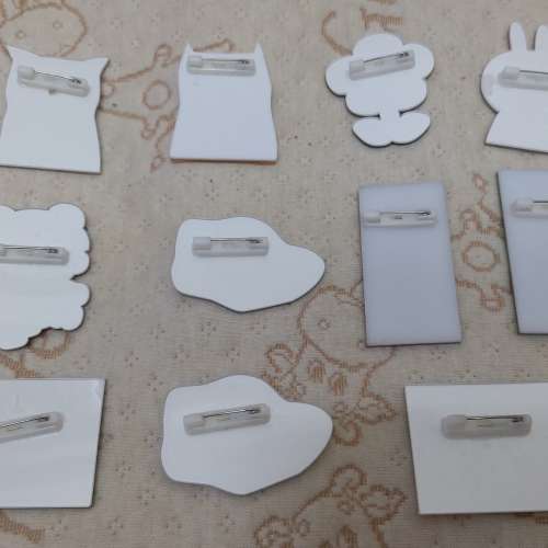 全新卡通襟章 徽章 掛飾 胸針 別針 胸章 扣章 襟針 扣針 Pins