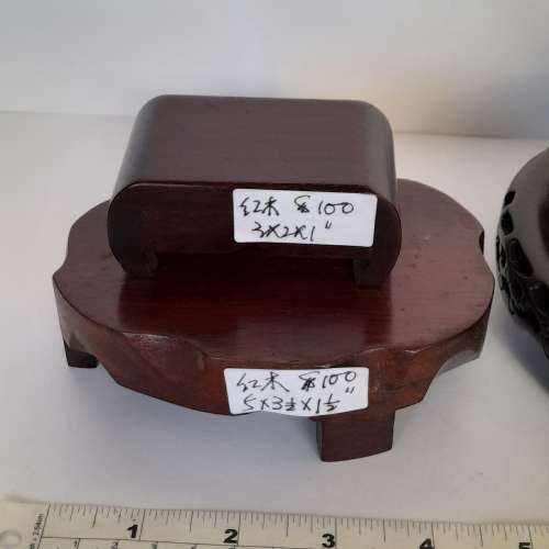 清理存貨平售，一手4個檀木，紅木座如照片顯示，共售250元, 單一個價錢如照片顯示...