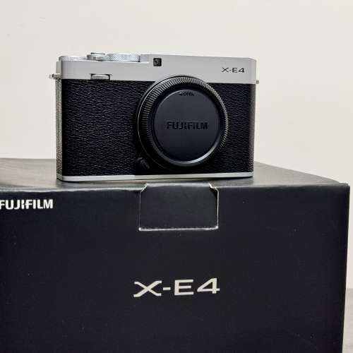 Fujifilm XE-4 body銀色