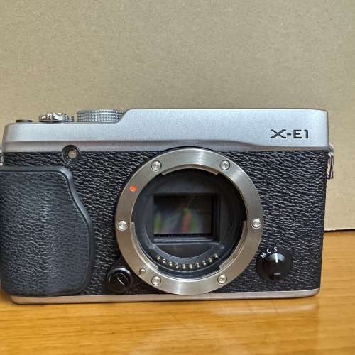 Fujifilm X-E1 銀色版相機淨機身  HK$1700