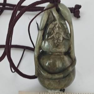 古玉幸運葫蘆擺件/吊件，高约2.5  吋，雙面雕刻，圓滑好水頭。no.D19.4.25