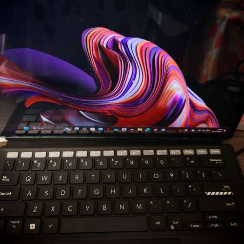 最後一放！ $1600 ASUS VivoBook 13 Slate OLED 可拆式 2-in-1 Window Tablet