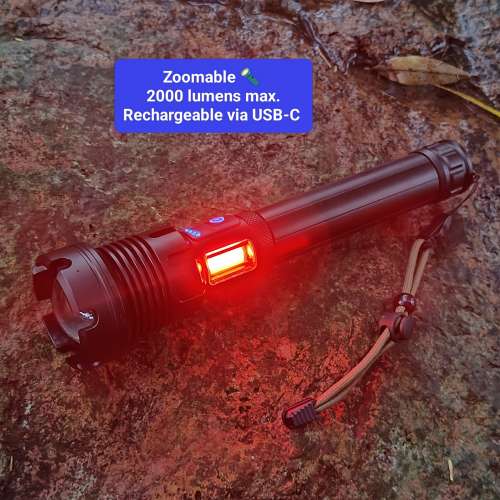 可變焦距強光電筒2000流明. 長續航時10400 mAh鋰電池. USB-C直接充電 Zoomable Fla...