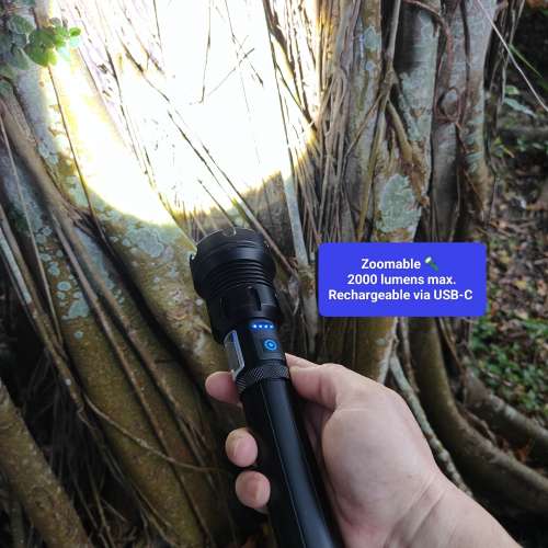 可變焦距強光電筒2000流明. 長續航時10400 mAh鋰電池. USB-C直接充電 Zoomable Fla...