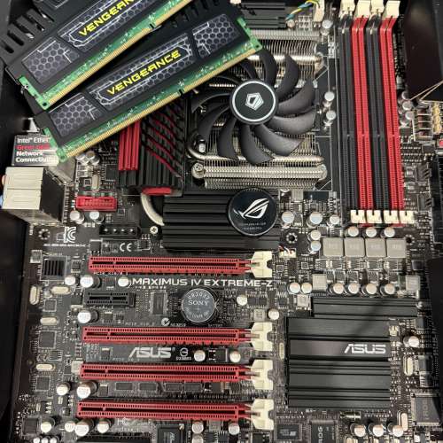 ASUS ROG MAXIMUS IV EXTREME-Z Z68 E ATX with i5 2500k 1155 & CORSAIR DDR3 1600