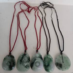 古舊存貨 玉吊牌，好工圓滑好水頭，不保A， 每件150元，五件清貨價共售398元,no.D2...