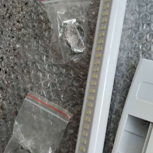 一拖二太陽能充電光管(One-to-Two Solar Charging Light Tube)