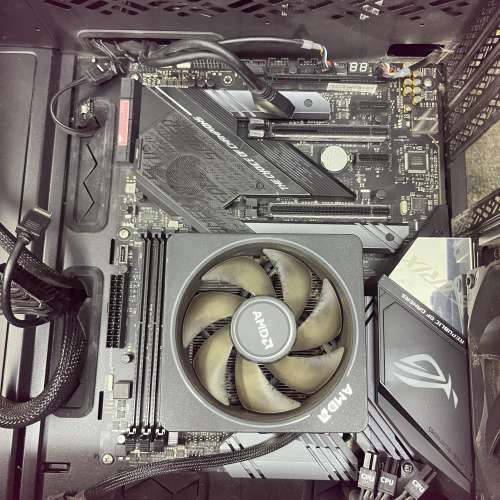 华硕ROG STRIX X570-E GAMING WiFi 主板 +R7-3700X +512GB.m2+750W電源連機箱 如要...