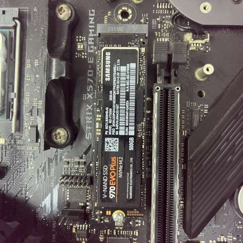 华硕ROG STRIX X570-E GAMING WiFi 主板 +R7-3700X +512GB.m2+750W電源連機箱 如要...