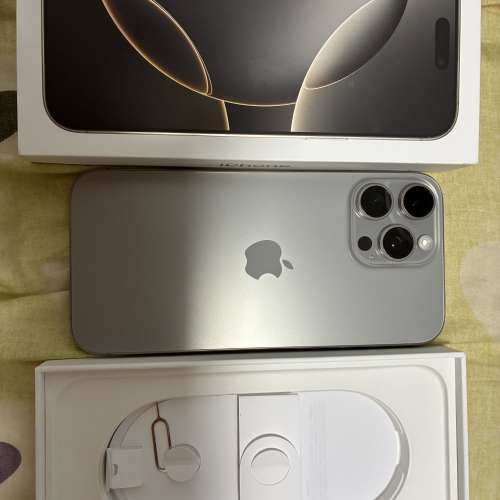 iPhone 16 Pro Max鈦色256 GB