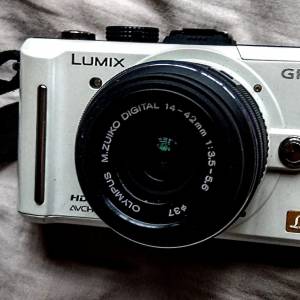 9成新Lumix M43 經典 GF1罕有靚仔白色機身配 Olympus 14-42 IIR zoom