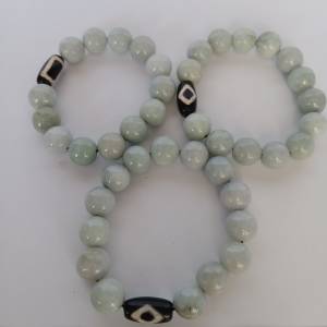 半價清貨，翡翠A玉14mm珠手串配上一粒兩眼天珠，原價每條300元，現 售每條150元，三...