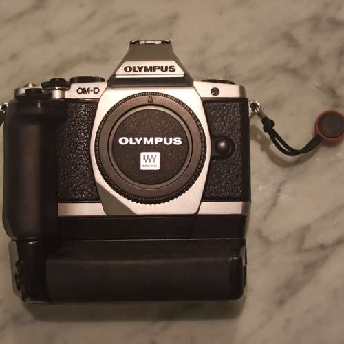 Olympus  EM-5 一代，連直倒