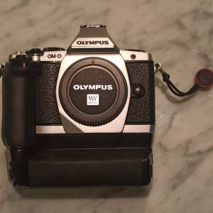 Olympus  EM-5 一代，連直倒