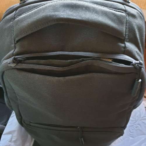 INCASE - FACET 20L 16吋電腦背包（深綠色）（全新）