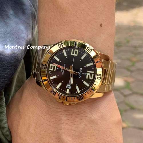 Montres Company 香港註冊公司(32年老店) 卡西歐 CASIO 黑金水鬼 金色不鏽鋼錶帶 黑...