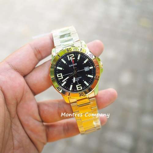 Montres Company 香港註冊公司(32年老店) 卡西歐 CASIO 黑金水鬼 金色不鏽鋼錶帶 黑...