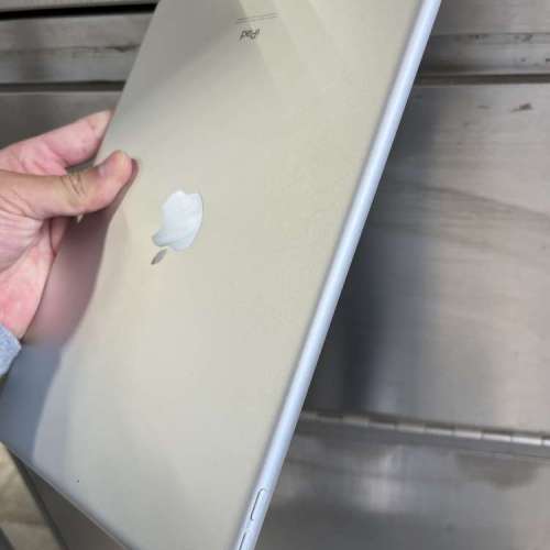 iPad 第8代 128gb,港版極新，完美冇花，冇修冇拆，有套有貼，所有功能正常！不議價...