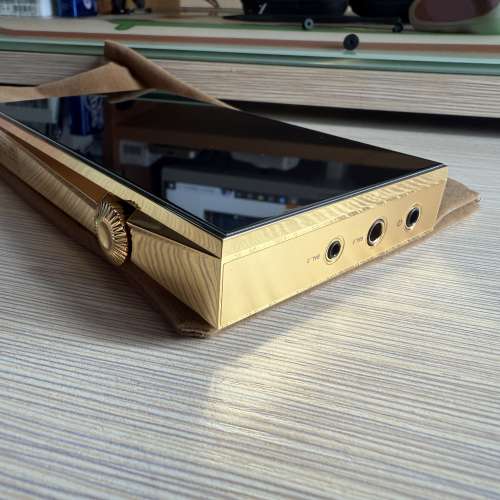 Astell&Kern A&ultima SP3000 24K Gold Limited Edition
