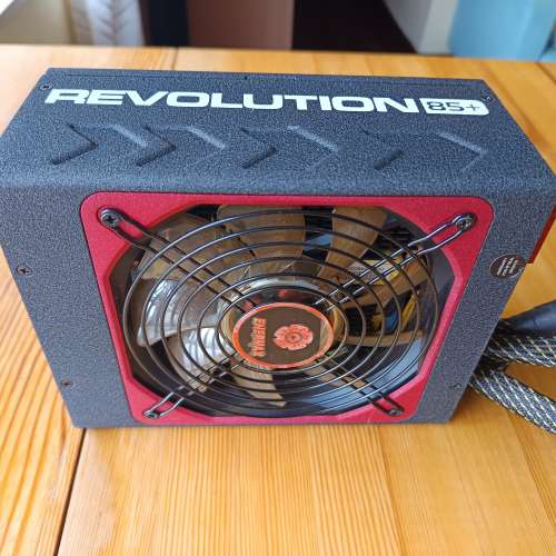 ENERMAX REVOLUTION 85+ 1050W 半模組火牛