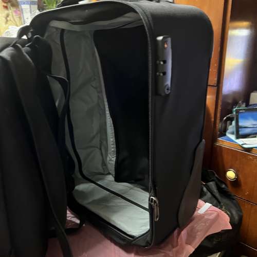 80%新Lowepro相機拖箱