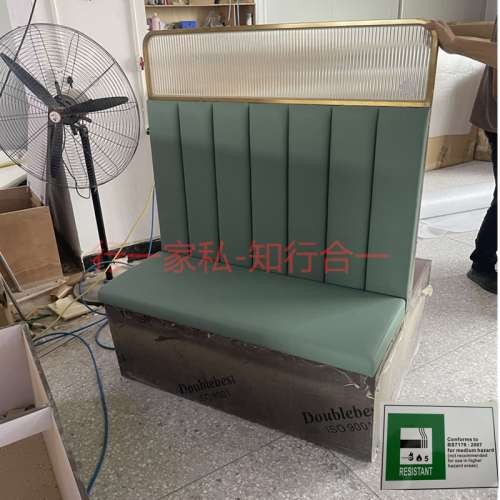 带屏风卡位梳化，坐垫可翻开储物梳化卡位，BS7176防火梳化