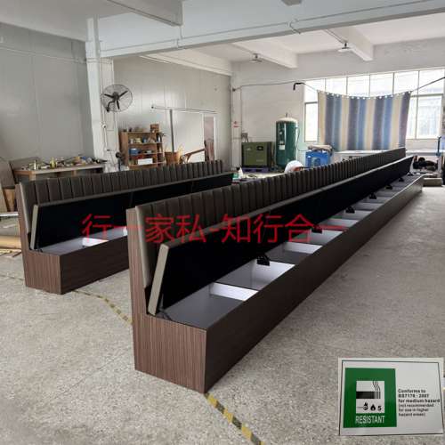 带屏风卡位梳化，坐垫可翻开储物梳化卡位，BS7176防火梳化