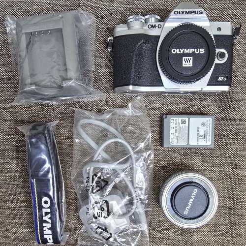 Olympus E-M10 Mark III S 連 14-42mm EZ 鏡頭套裝 (全新一樣)