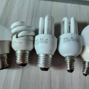 5個慳電燈膽有冷暖色和暖黃色