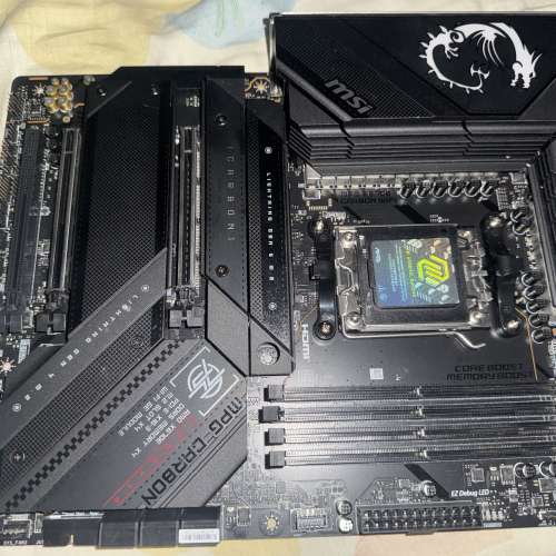 MSI X670E Carbon Wi-Fi ATX 主板 留意描述內容