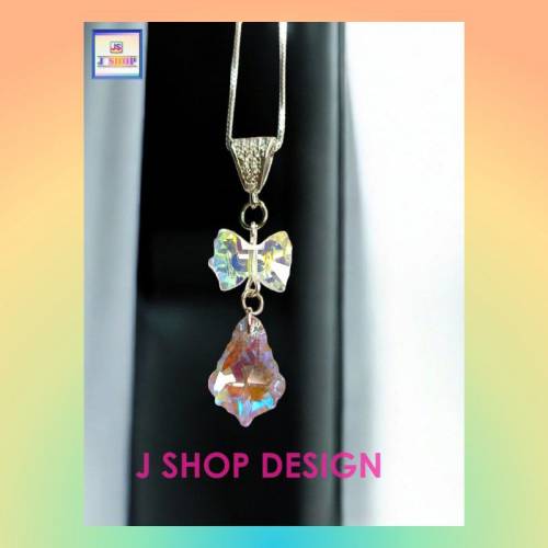 【自家設計】水晶蝴蝶結配水晶楓葉吊咀連頸鏈 *頸鏈可自由更換*《附送精美*紐扣絨...