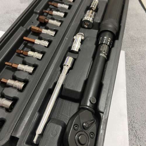 22pcs In 1 Adjustable 1/4 Inch Drive Click Torque Wrench Set - Click to Stop