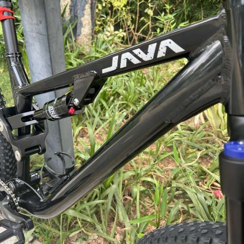2025 JAVA SABBIA 12S 4活塞油剎 前29吋,後27.5吋輪組 軟尾 鋁合金山地車 送水架前...