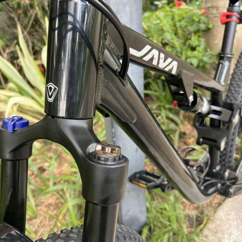 2025 JAVA SABBIA 12S 4活塞油剎 前29吋,後27.5吋輪組 軟尾 鋁合金山地車 送水架前...