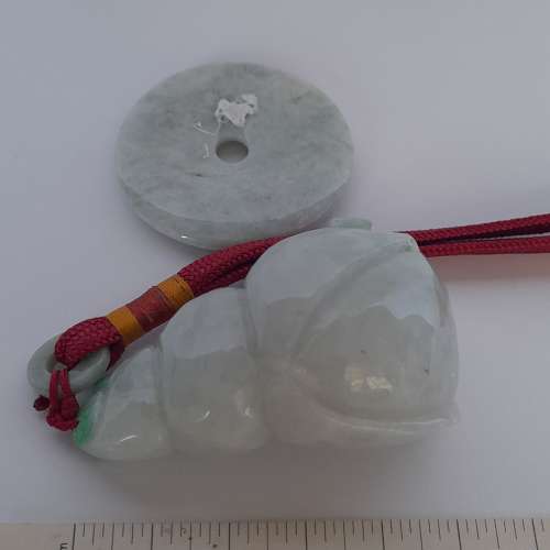 翡翠A玉幸運葫蘆，高約二點五吋杏。可作小擺件/手把件/吊件用，圓滑好水頭，原價六...