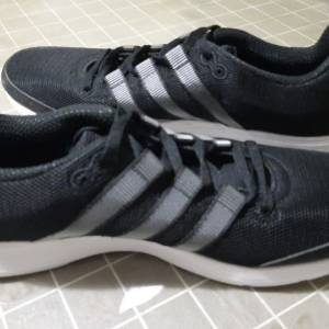 全新Adidas运動鞋